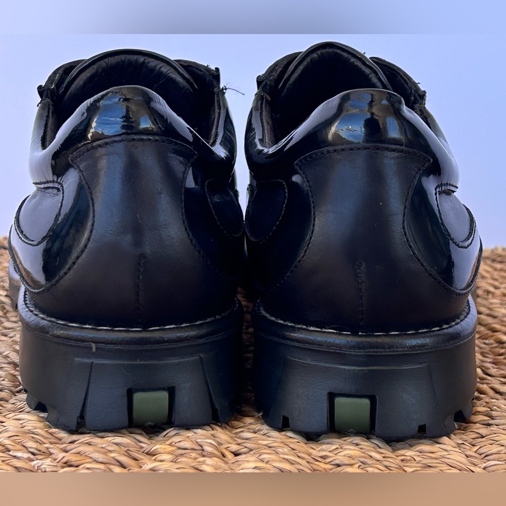 Donald J. Pliner Sport Women’s Front Zip‎ Leather Loafer Tread Sole Size 9 - Picture 5 of 11